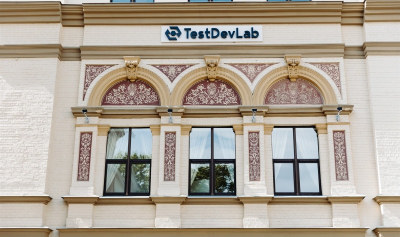 Viens no lielākajiem Latvijas IT uzņēmumiem “TestDevLab” oficiāli atklāj atjaunoto biroja ēku Rīgas centrā