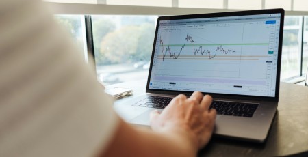 Pieci tirgotākie ieguldījumu fondi, akcijas un biržās tirgotie fondi (ETF) Swedbank klientu vidū