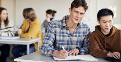 Swedbank aptauja: vairāk nekā puse jauniešu studiju virzienu izvēlas jau vidusskolā