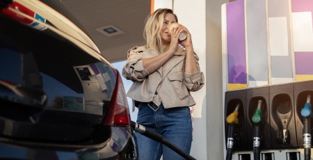 Kā pietura degvielas uzpildes stacijā beidzās ar auto remontu 4000 eiro vērtībā