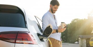 Latvijā trīskāršojies finansēto videi draudzīgo auto apjoms