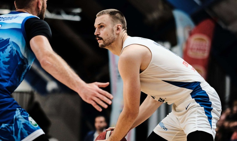 No mazām sporta zālēm līdz lielām arēnām – kas motivē jaunos basketbolistus sasniegt vairāk?