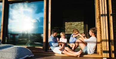 Šogad ar Swedbank finansējumu pie jauna mājokļa kādā no Latvijas reģioniem tikušas jau 1000 ģimenes