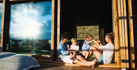 Šogad ar Swedbank finansējumu pie jauna mājokļa kādā no Latvijas reģioniem tikušas jau 1000 ģimenes