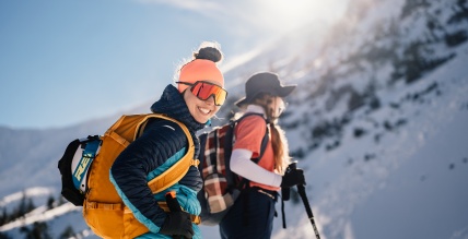 Skolēnu brīvlaiks kalnos: kā sagatavoties slēpošanas braucienam un ceļot drošāk
