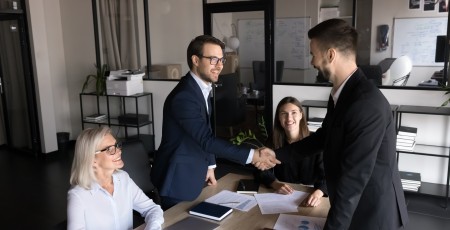 Darba tirgū nelieli uzlabojumi gada beigās