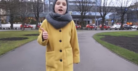 10 gadīgs zēns video stāsta par naudas drošību