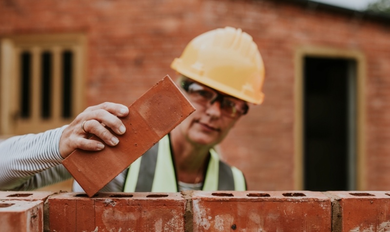 Kā mājas būvniecības procesā var palīdzēt bankas būveksperts?