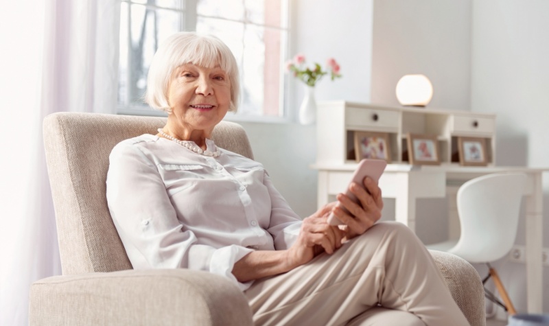Kā senioram var palīdzēt internetbanka un mobilā lietotne?