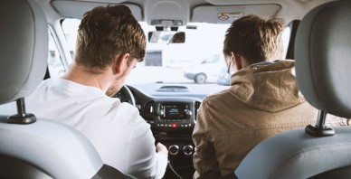 Kā sīku auto skrambu pārvērst nopietnā problēmā jeb kāpēc nedrīkst aizbraukt no notikuma vietas