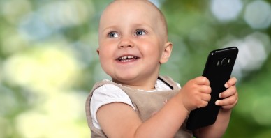 Mobilais telefons – aukle, kas jāsargā no bērniem