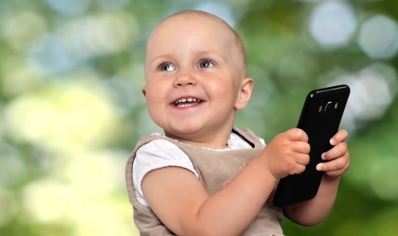 Mobilais telefons – aukle, kas jāsargā no bērniem