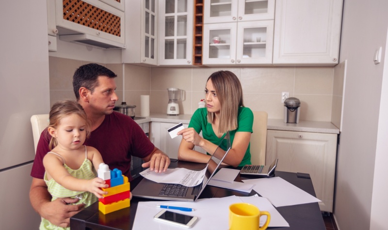 Vai vecāki būtu gatavi uzticēt ģimenes budžeta plānošanu bērniem?