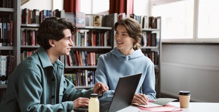 Swedbank aptauja: jauniešus no investīcijām attur zināšanu un finanšu trūkums