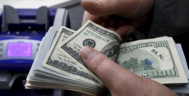 «Bloomberg»: «Deutsche Bank» pārtrauks dolāru maksājumus dažām Latvijas bankām