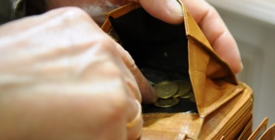 Finanšu ministre iebilst pret būtisku minimālās algas celšanu