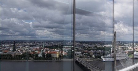 Latvijas ekonomika turpina spītēt pasaules “vētrām”