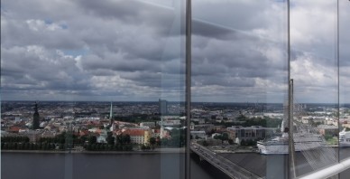 Latvijas ekonomika turpina spītēt pasaules “vētrām”