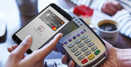 Swedbank uzņēmumiem piedāvā bezkontakta maksājumus ar viedierīcēm 