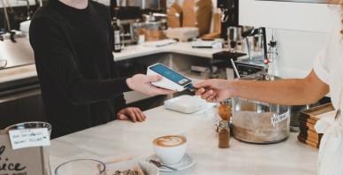 Swedbank uzņēmumu kartēm jauns dizains, kredītkartēm mainās zīmols uz MasterCard