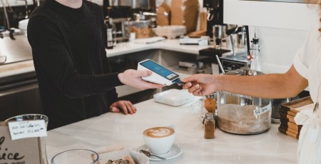 Swedbank uzņēmumu kartēm jauns dizains, kredītkartēm mainās zīmols uz MasterCard