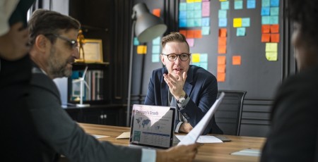 Uzņēmēji: galvenais risks no Covid-19 - neskaidrība par nākotni